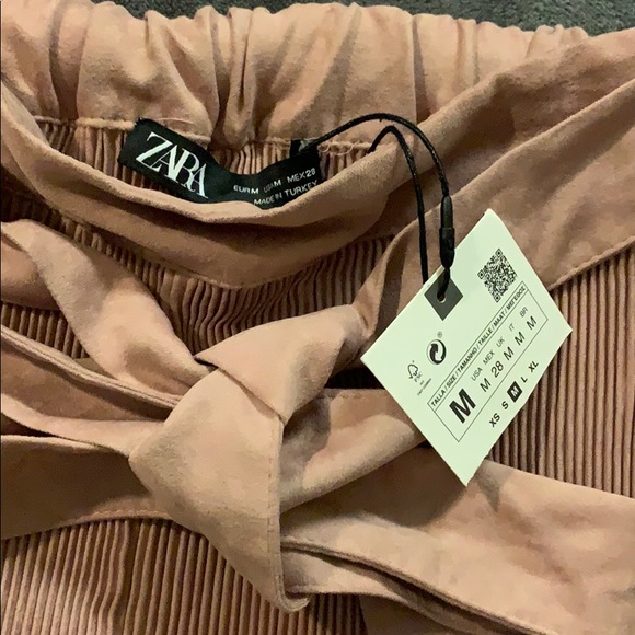 NEW Zara Pleated/Suede/velvet Shorts - Picture 3 of 14